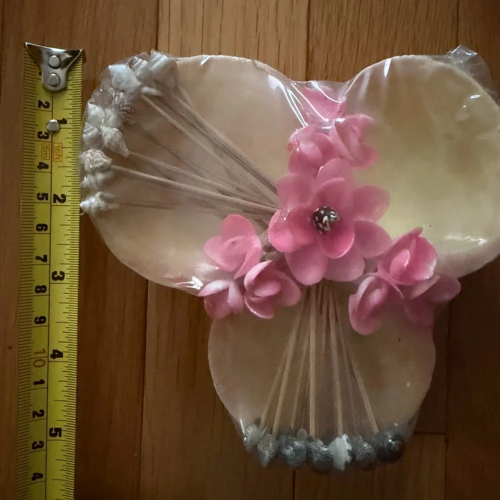 Wrapped Seashells and Toothpicks Holder. NWOT